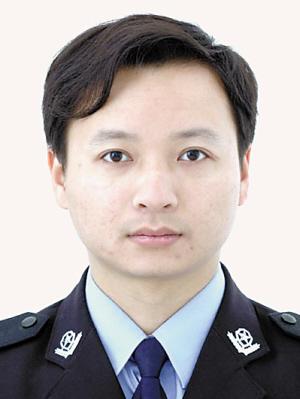 山泥淹没抢险民警王继贤